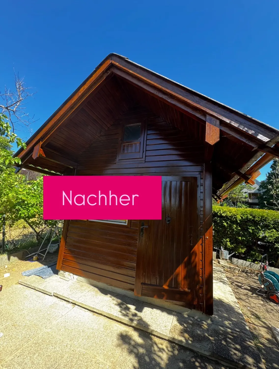 Dasselbe Gartenhaus nach der Lasur in warmem Braun