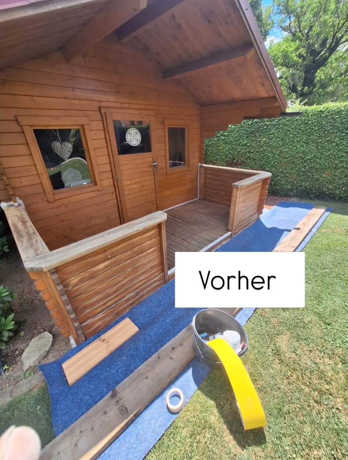Terrasse des Gartenhauses vor der Arbeit, Boden mit Vlies abgedeckt